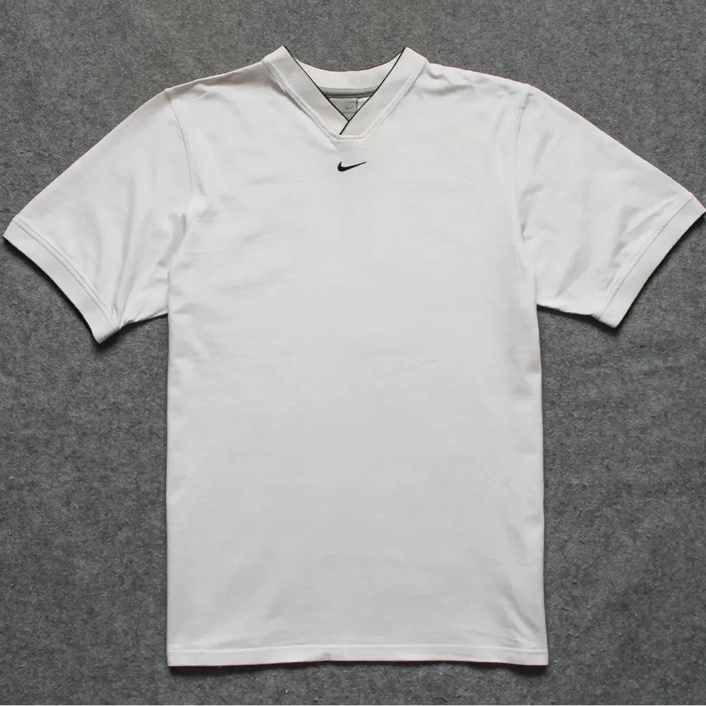 Nike VTG embroidered center swoosh V-neck t-shirt 💣